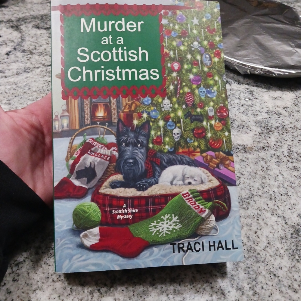 Murder at a Scottish Christmas (A Scottish Shire Mystery). Traci Hall